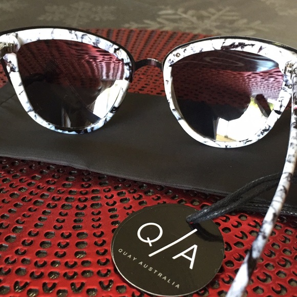 Quay Australia My Girl Sunglasses/NWOT - Picture 3 of 6